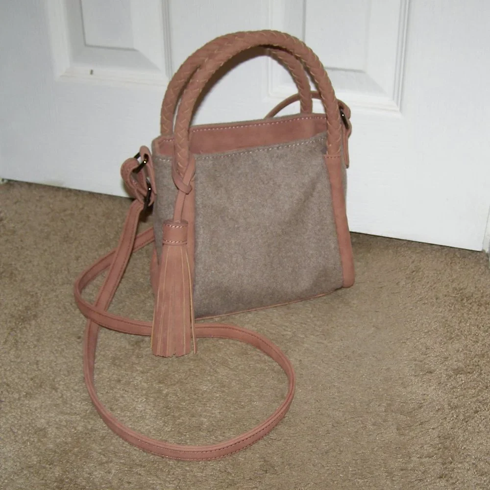 NEW Cute DANIELLE NICOLE Crossbody Bag w/Tassel - Picture 2 of 13